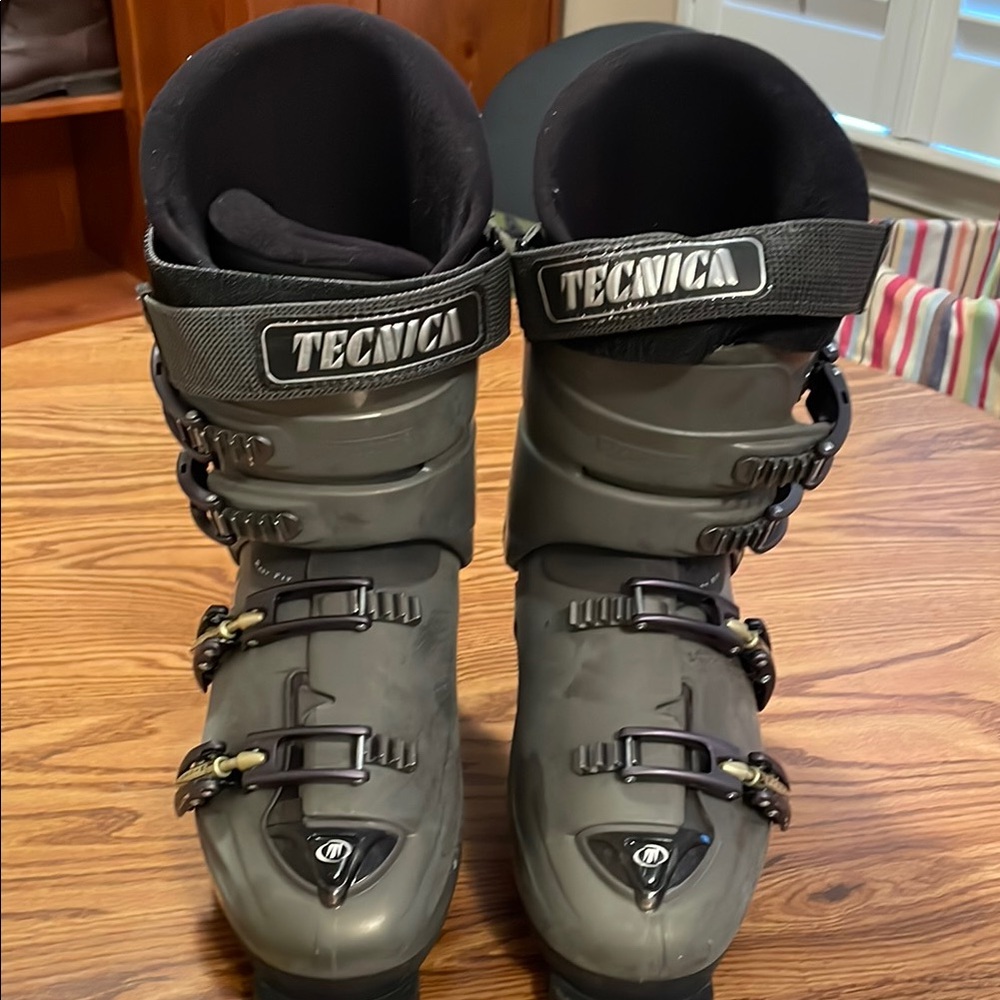 Tecnica Black Ski Boots